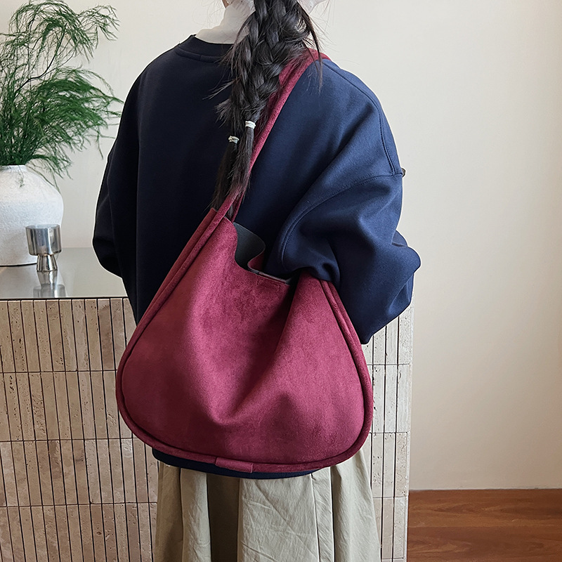 Transfronterizo 2025 otoño y invierno nuevo retro cubo de cuero de seda bolsas de mano para mujeres bolsas de braza simple y versátil bolsas de hombro de viaje