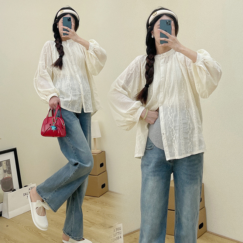 Xue Meifu Maternity Wear Early Spring Korean Version Sweet Lace Embroidery Thin Loose Top+Jeans