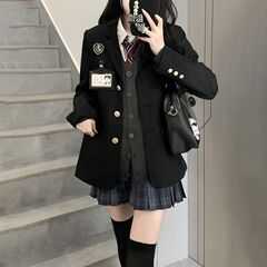 オリジナルアニメ学姉jk制服セット女子秋冬学院風校は格スカートのニットカーディガンを重ねて着ています。