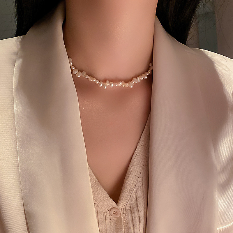 Fashion Freshwater Pearl Necklace Simple Collarbone Chain Alloy Necklace display picture 3