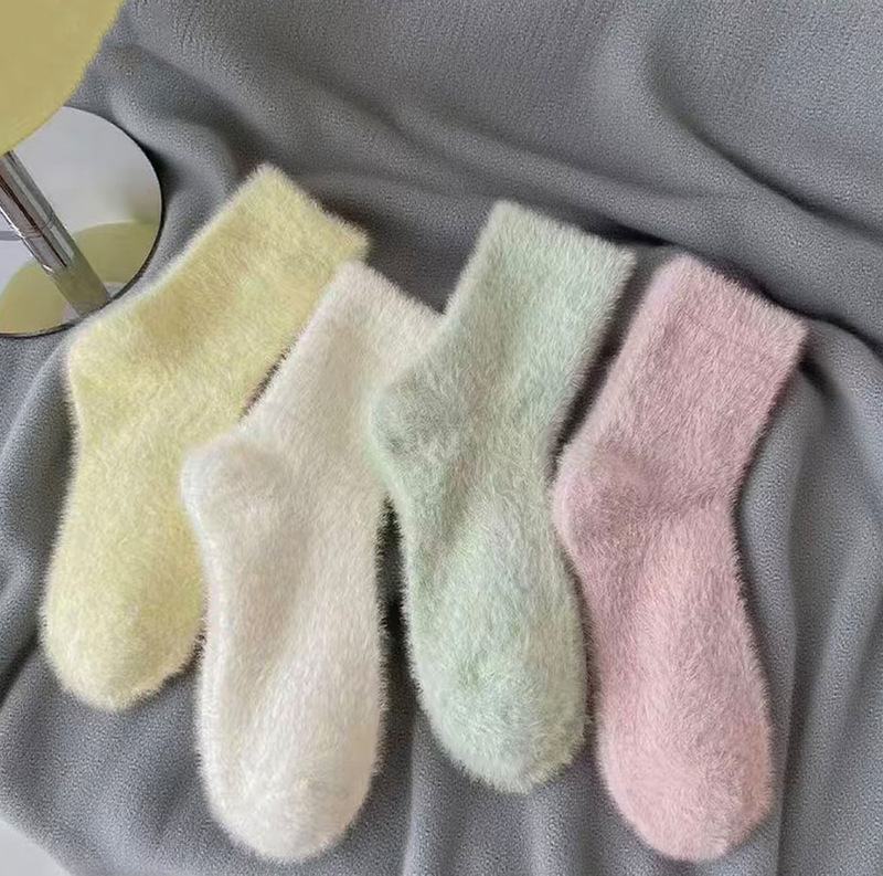 Solid Color Mink Velvet Socks for Women, Mid-Calf Socks for Autumn and Winter, Fleece-Lined and Thickened for Warmth, Postpartum Fluffy Sleep Long Socks
