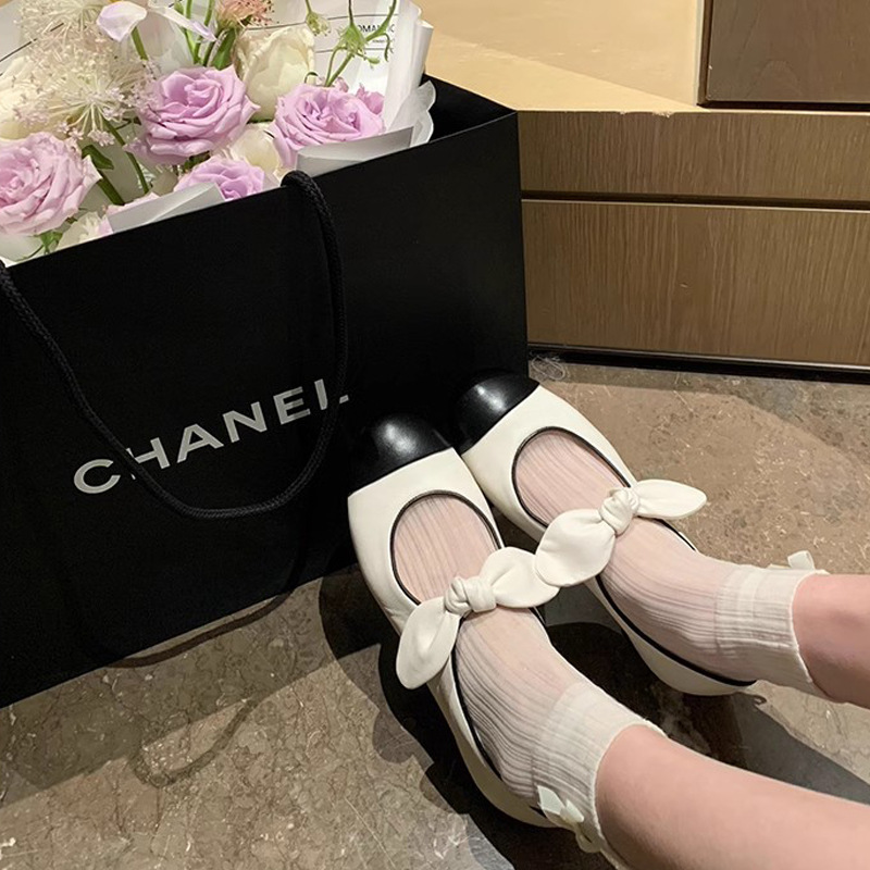 Grava Madre con el mismo nuevo arco de primavera empalmado redondo de cuero suave universal para reducir la edad de la boca superficial Mary Zhen zapatos para mujeres