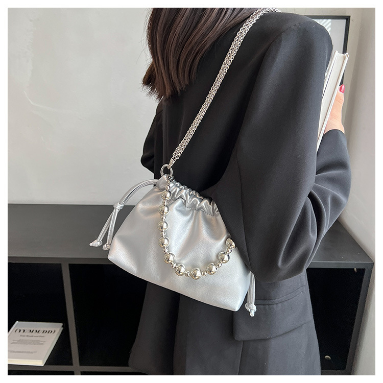 Women's Small Pu Leather Solid Color Elegant Magnetic Buckle Bucket Bag display picture 9