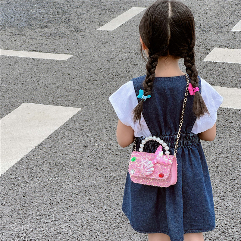 Nueva moda en línea bolsos de niños, princesa extranjera, bolsos de perlas, lindos bolsos de cola de pez para niñas