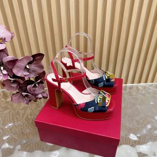 2026�¿���L��ţ�в����ٿ�ƴɫŮʿ�^�����߸��_�R��Ьheels