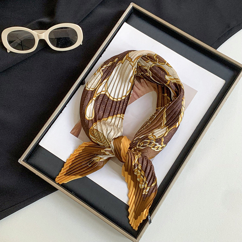 Pañuelo de seda plisado, sentido avanzado, nuevo anacardo, decoración de todo fósforo, bufanda profesional pequeña, bufanda de seda en forma de diamante personalizada, chal