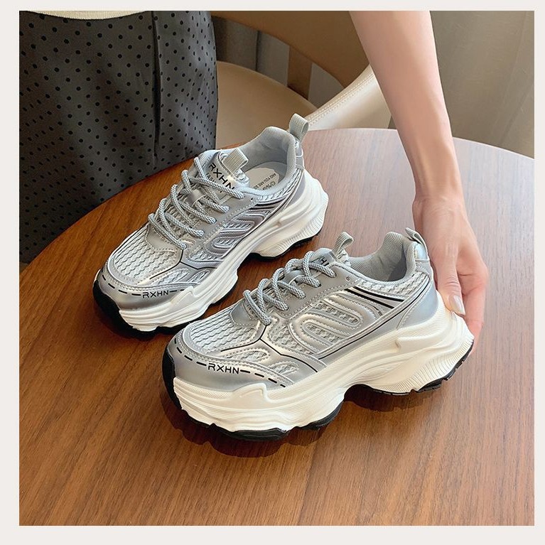 Red popularidad explosiva 2024 nuevo fondo grueso verano transpirable red de estudiantes de explosión de calles para salir zapatos deportivos casuales de mujer