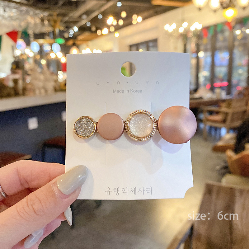 Pasador de pelo de perlas de alta gama estilo francés para mujer, clip para flequillo lateral, elegante clip para el pelo de la frente, accesorio para el pelo tipo pico de pato.