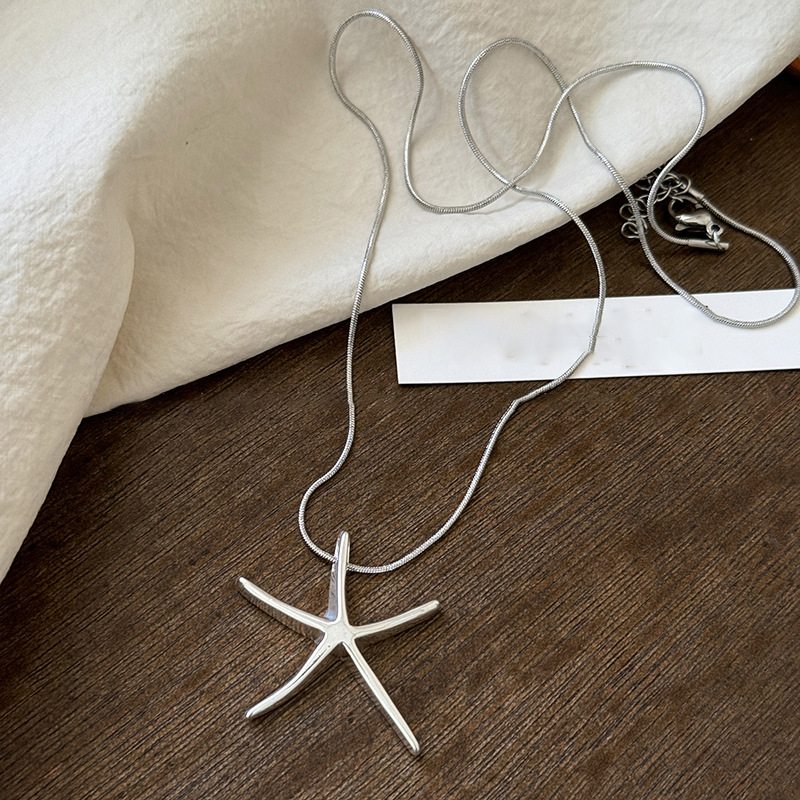 Collar de estrella de mar tridimensional de plata lisa, simple, personalidad, viento frío, cadena de clavícula de todo fósforo, collar de sentido avanzado de nicho femenino