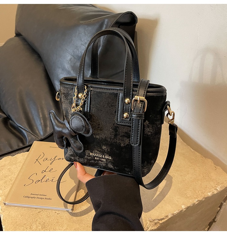 2024 New Popular Small Bag This Year Women's Fashion Versatile One Shoulder Crossbody Bag Retro Small Handheld Bucket Bag_voghion.com