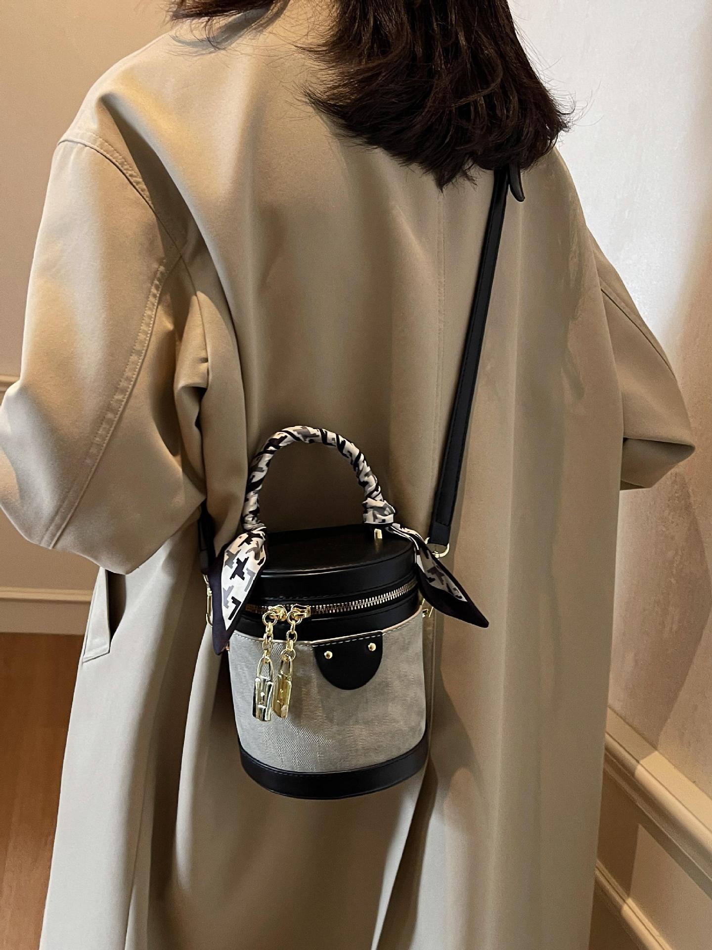 Nuevo bolso de cubo portátil de color súper fuego transfronterizo 2025 para mujer Nuevo bolso de hombro de mensajero de moda occidental para mujer