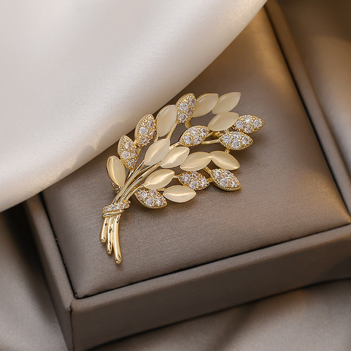 Wheat high-end brooch women's niche design high-end anti-exposure corsage pin buckle light luxury clothing accessories