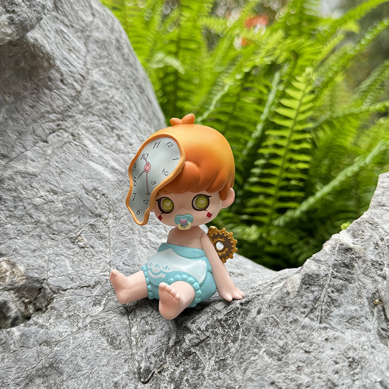 SM小ミミの変装はかわいいゾンビの人形済公古のごみの潮の手で機をつかんでケーキの贈り物を少し並べます。|undefined