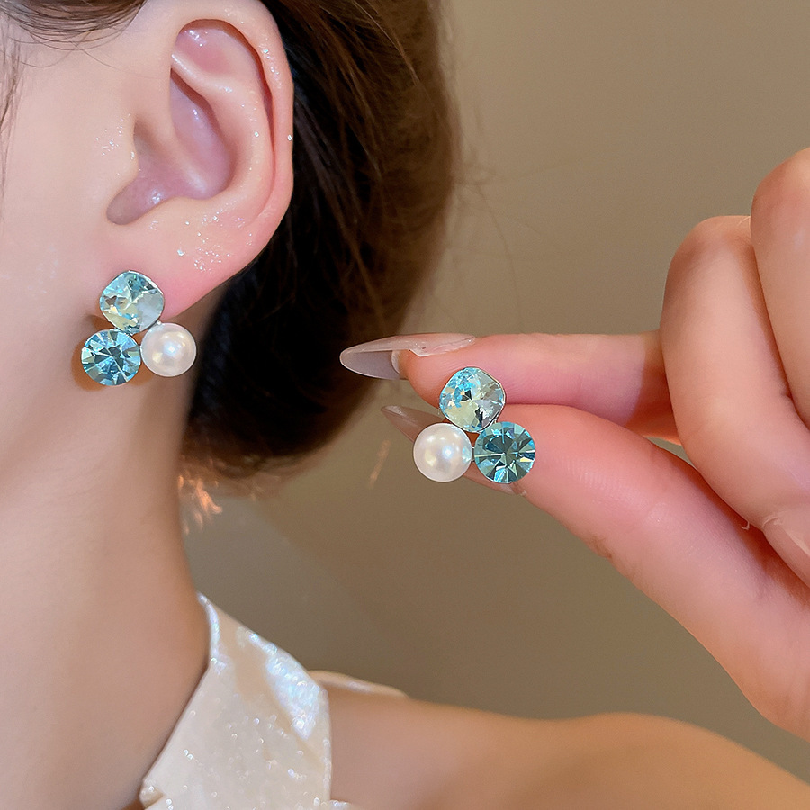 Pendientes de flor de cristal de aguja de plata, cuentas de arroz de cristal, pendientes azules, pendientes de estilo de vacaciones frescas, pendientes de lujo ligero, de alta calidad, mujeres