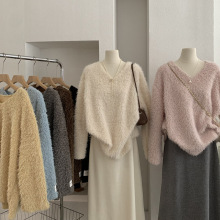 欧玛莱 V领套头宽松毛茸茸字母贴布长袖毛衣女冬季温柔风上衣5207