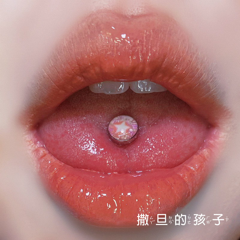 Silver pointed spike labret stud material detail