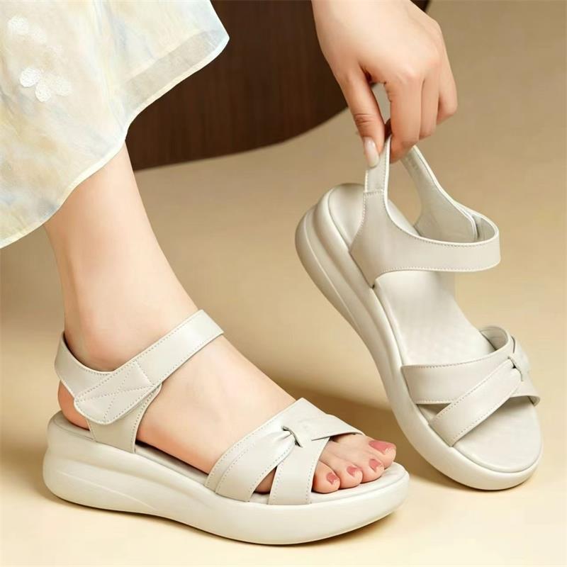 Sandalias de mujer verano 2026 nuevo confort universal velcro con suela suave de talón bajo plano antideslizante de mediana edad zapatos de madres