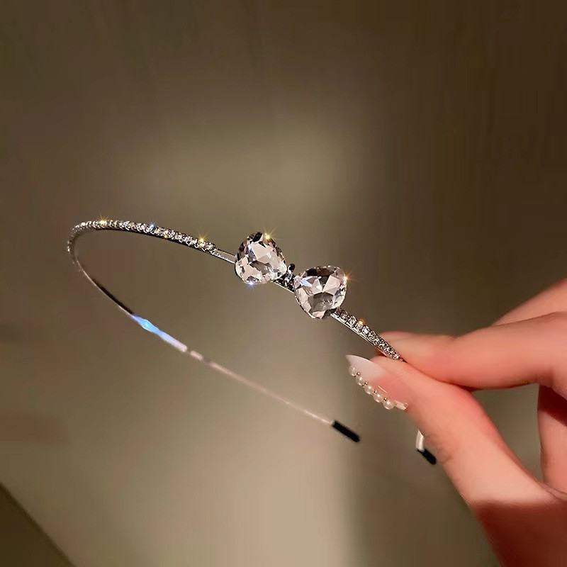 高級感のあるドリルの蝶結びのカチューシャ