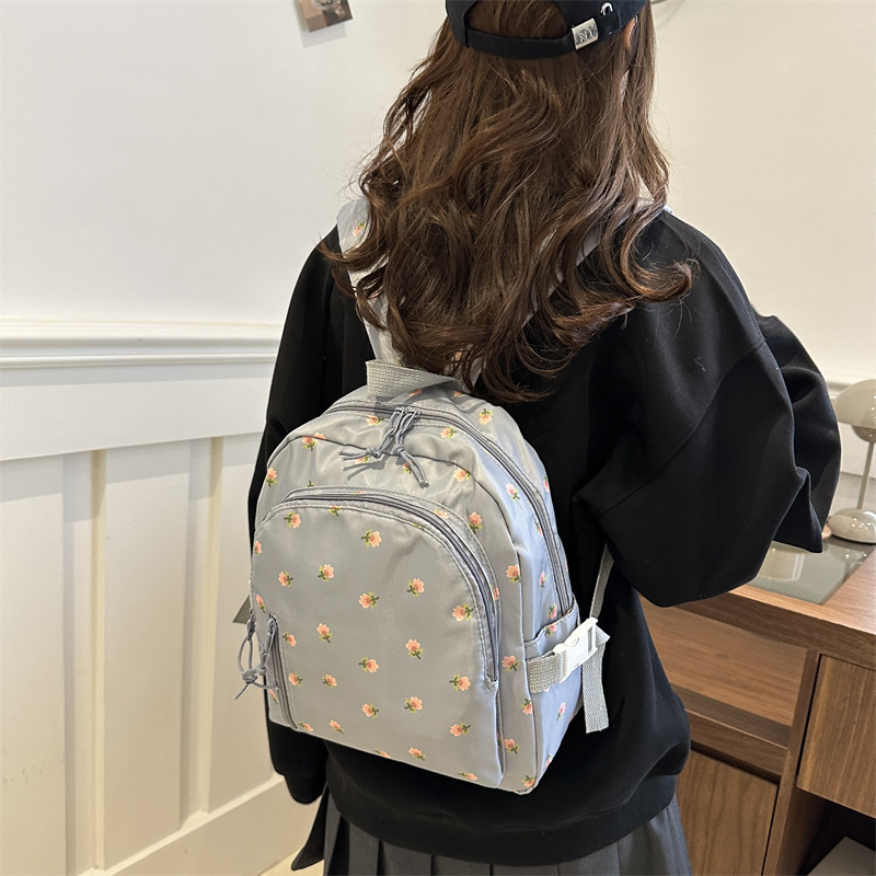 2024 Mochila de empalme de viento de Mori, pequeña mochila de chicas frescas, mini mochila de compras simple