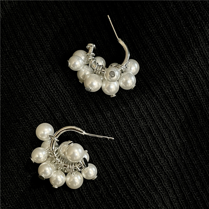 I blogger giapponesi e coreani di INS condividono lo stesso temperamento di nicchia, orecchini a forma di fiore di perle dolci, orecchini a forma di C staccabili_voghion.com