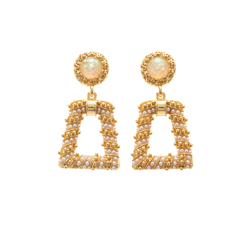 Fashion Golden Creative Three-dimensional Geometric Alloy Earrings Female display picture 3
