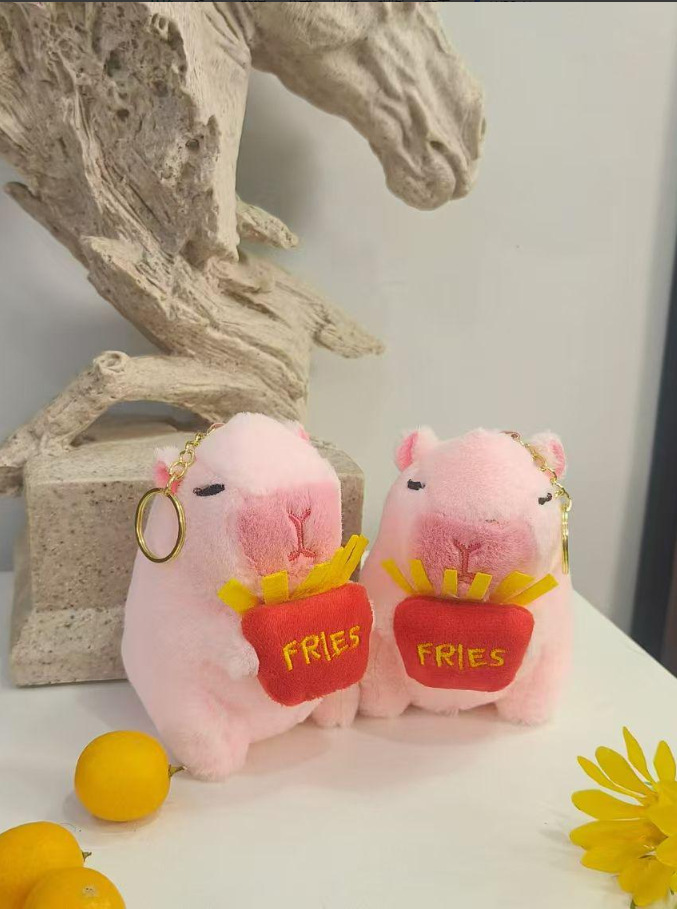 핑크 감자 튀김 카피바라