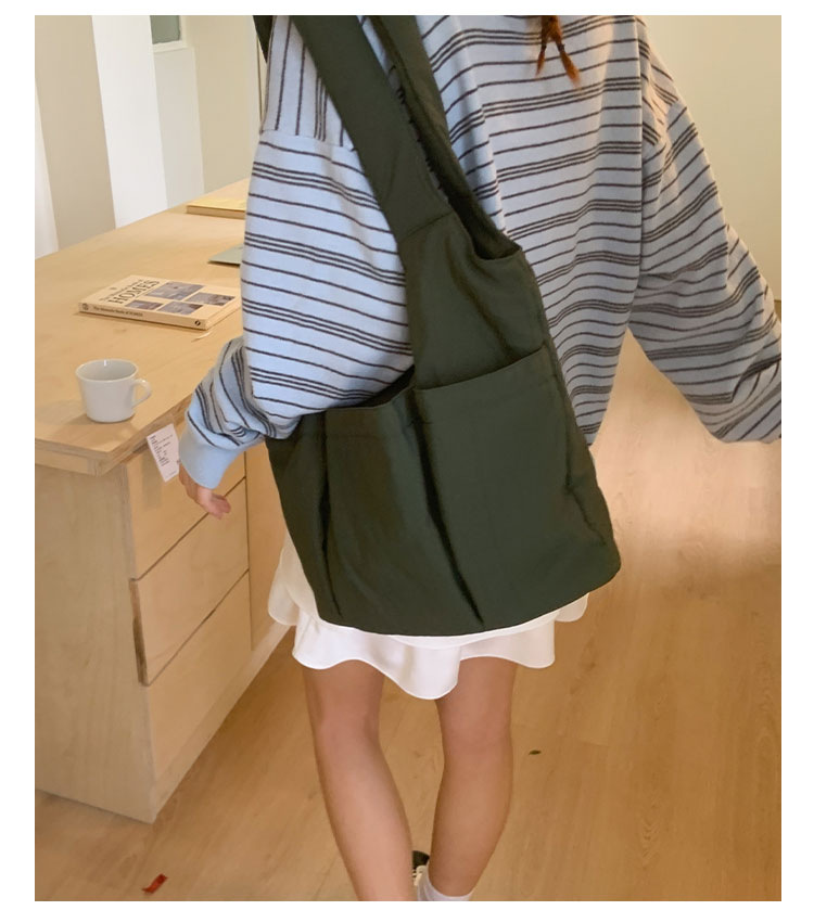 Single-shoulder underarm bag, large-capacity tote bag, versatile nylon fabric bag for women, new pleated multi-pocket commuter handbag undefined