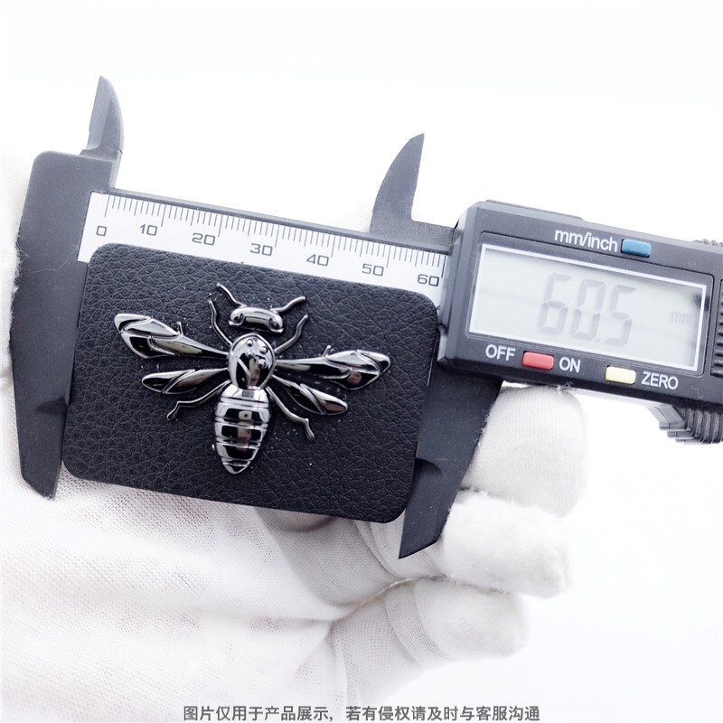 Customized Beauty Cosmetic Bag Cloth Sticker, Outdoor Backpack Trademark, Card Holder Logo, Cool Metal Bee Sign