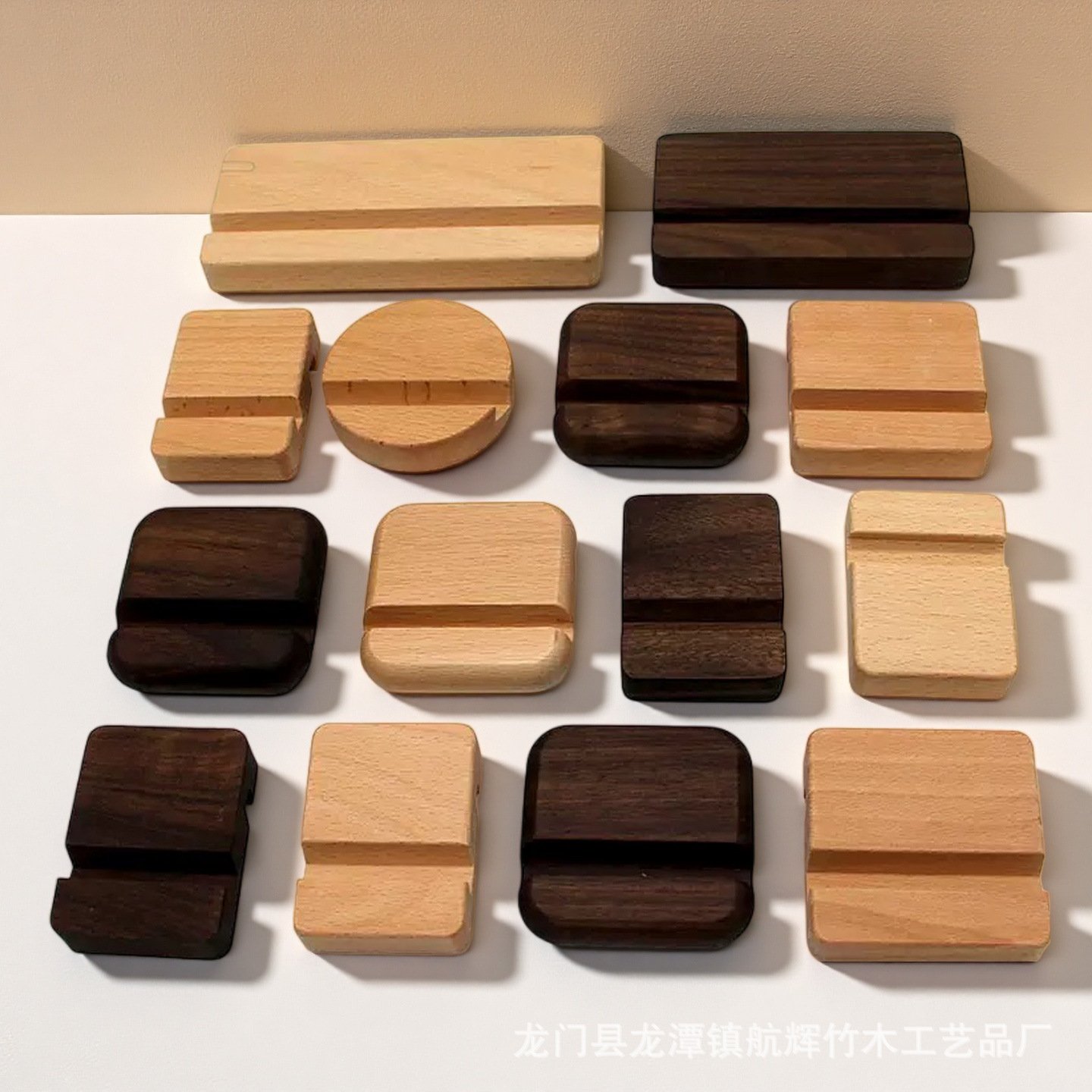 Fabricante mayorista de soporte de teléfono de madera sólida escritorio creativo de madera de avele negro de nuez soporte de teléfono puede imprimir láser en color