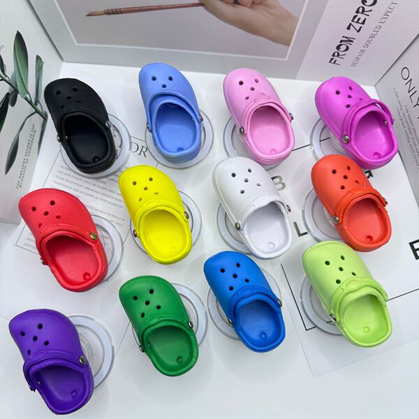 Three dimensional cute sandals