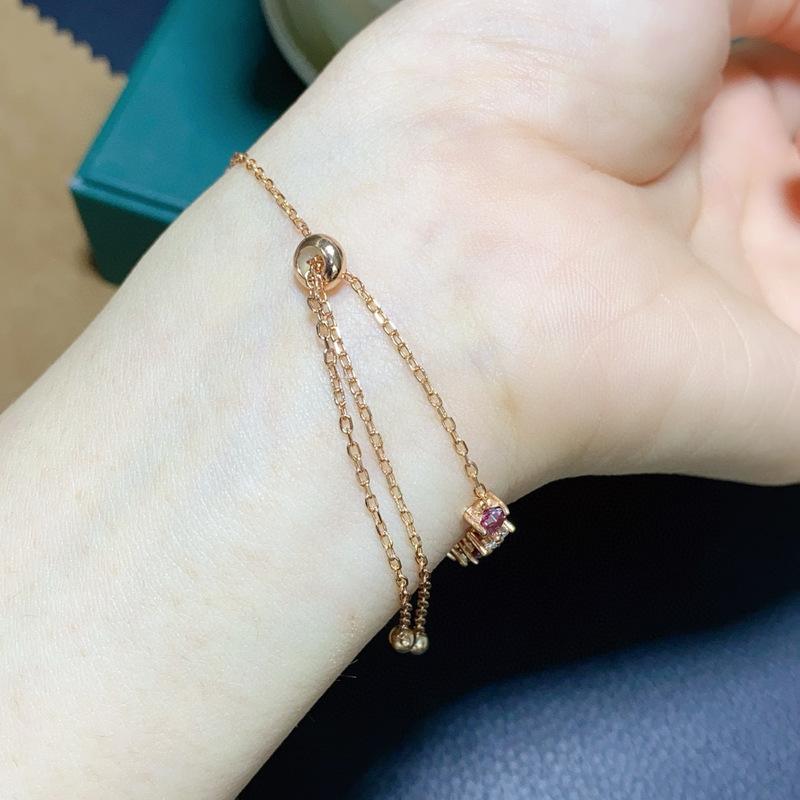 Alexandrite Bracelet Has a Strong Red-Green Color Change Effect, Appearing Green to Blue-Green in Sunlight