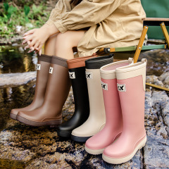 ファッションの雨靴の女性の新型の雨靴の成人の防水靴のゴムの靴の長い筒の屋外の高い筒の海の水の靴の女性の柔らかいです。