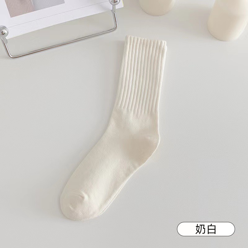 Cream white / One size fits all nude socks