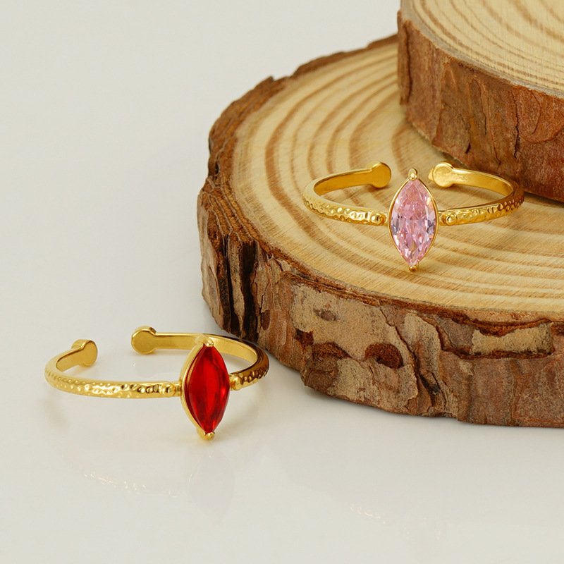 Transfronterizo nuevo acero inoxidable con incrustaciones de circón caballo ojo anillo europeo y americano todo partido titanio acero luz lujo anillo abierto en stock al por mayor