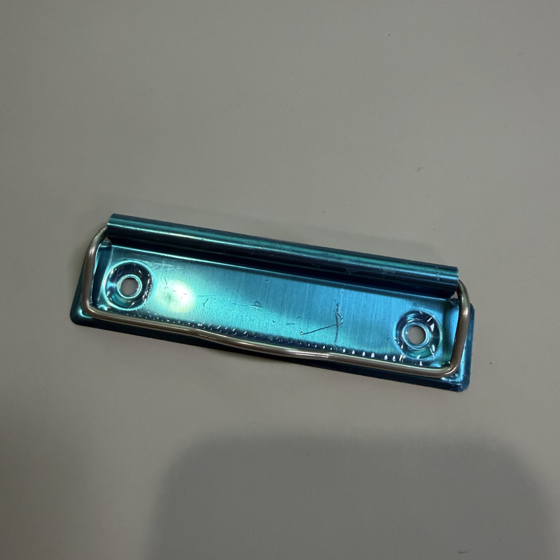Clip de placa de acero inoxidable A4 clip de placa de metal aglutinante accesorios de hardware de papelería al por mayor fábrica en stock image 3