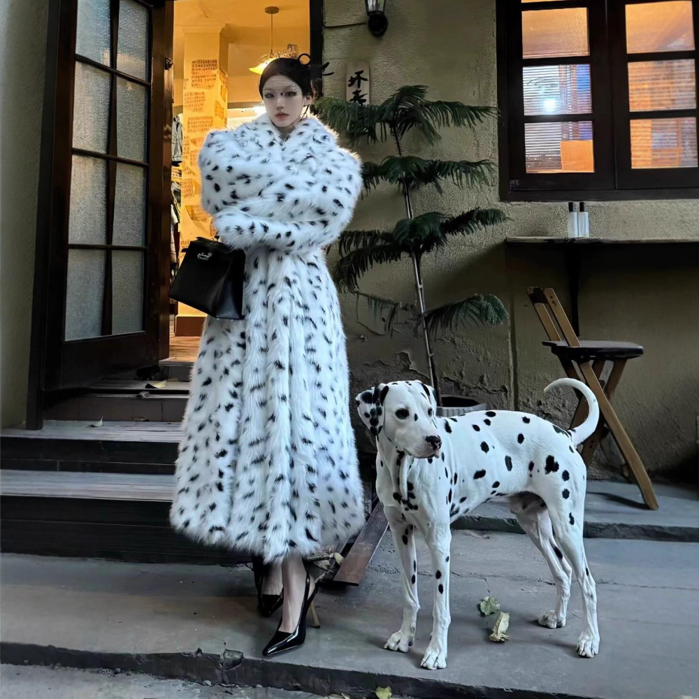 Women's faux fur coat, loose fit, eco-friendly, fluffy cardigan, cross-border European and American style, 2025 winter new style coat.