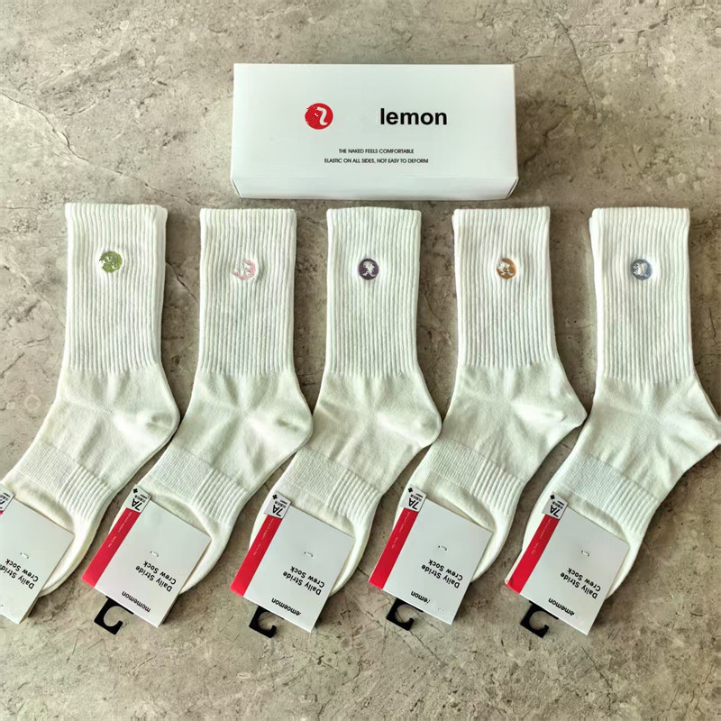 Lulu High Tube Women's Socks Lululemon Pure Color Embroidered High Tube Trendy Brand Sports Socks Boxed Socks Casual and Versatile Lulu High Tube Women's Socks Lululemon Pure Color Embroidered High Tube Trendy Brand Sports Socks Boxed Socks Casual and Versatile
