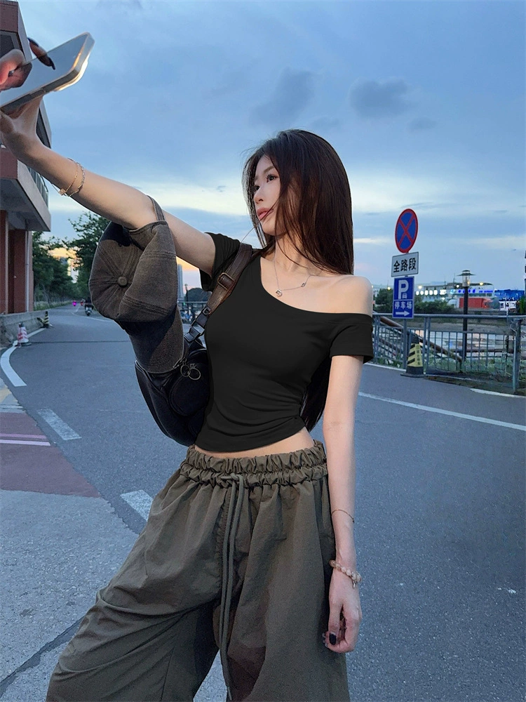 Модный комплект с женской футболкой с открытыми плечами и короткими рукавами, летние свободные широкие брюки, спортивные брюки-карго, комплект из двух предметов.