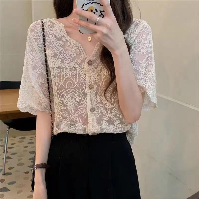 レースの透かし彫りの日焼け止めの服のニットのカーディガンの薄いタイプの女性のサスペンダーのスカートの外で上着の夏のゆったりしている韓国版のコートを掛けます。|undefined