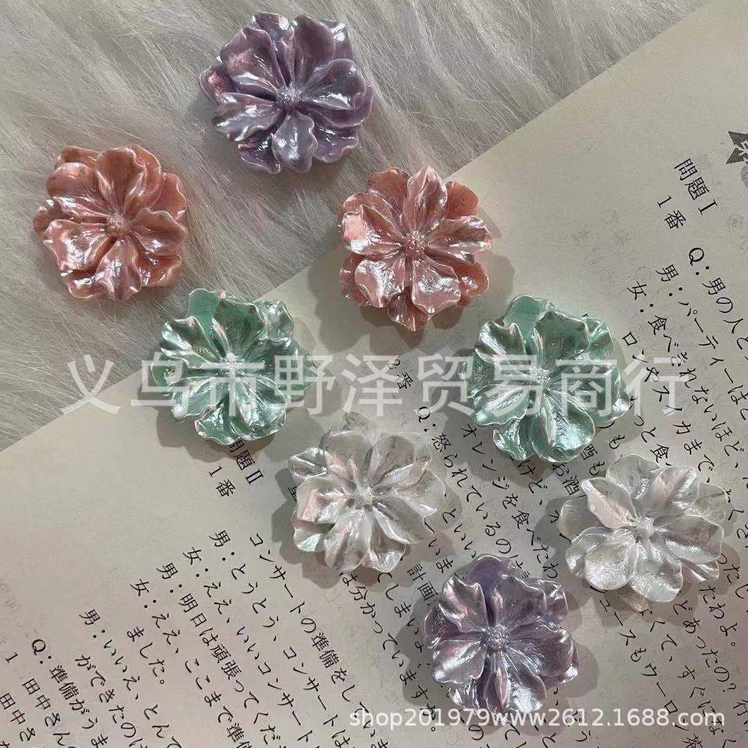 Pearlescent mixed color five-petal flower
