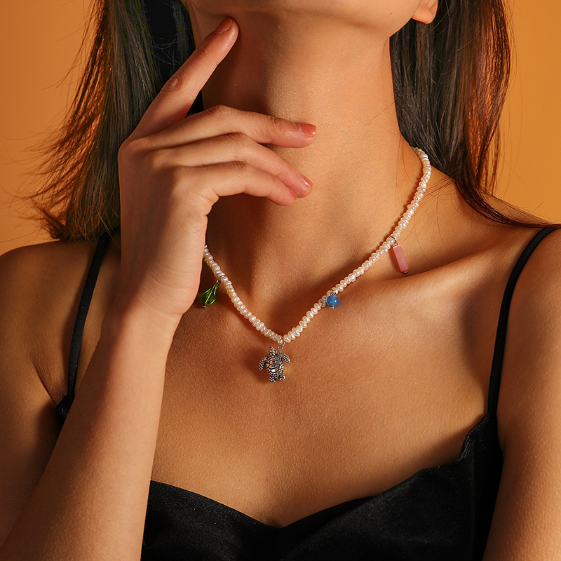 Collier En Alliage Avec Pendentif Tortue En Cristal De Perles D&#39;eau Douce Naturelles Pour Femmes display picture 1