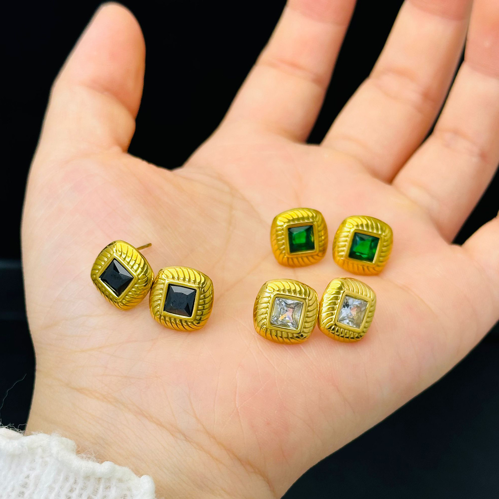 Luz de lujo retrógrado acero de titanio chapado 18k verde negro pernos cuadrados no decolor temperamento simple nicho de diseño INS joyería