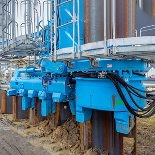 狭小空间液压打桩器 挖机属具高频震动打桩锤 钢管桩静压植桩机