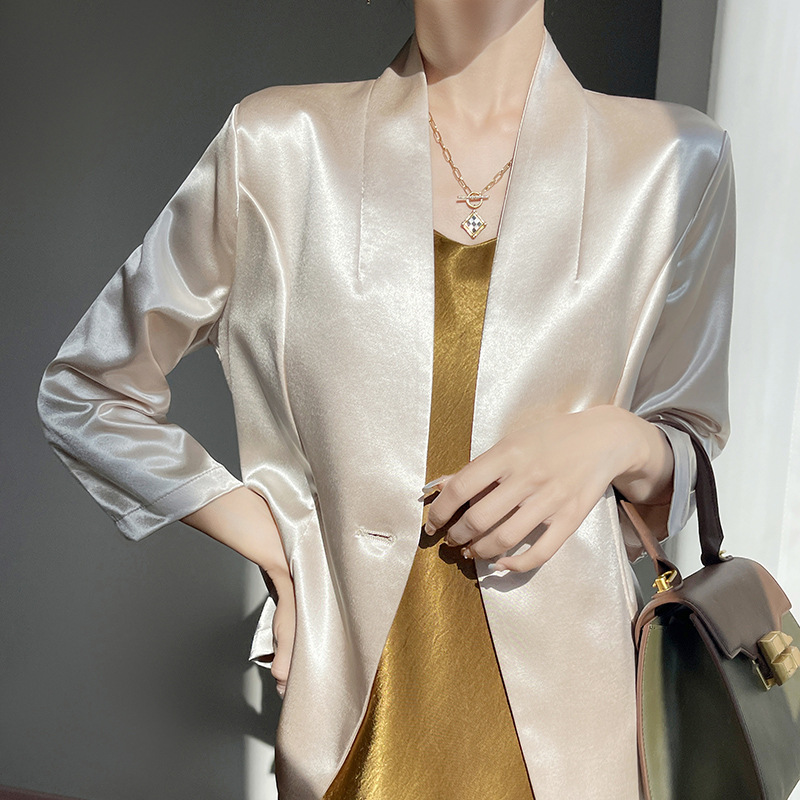 Spring and Summer 2025 New Gold-plated Satin V-neck Small Suit Seven-point Sleeve Solid Color One-button Loose Suit Jacket