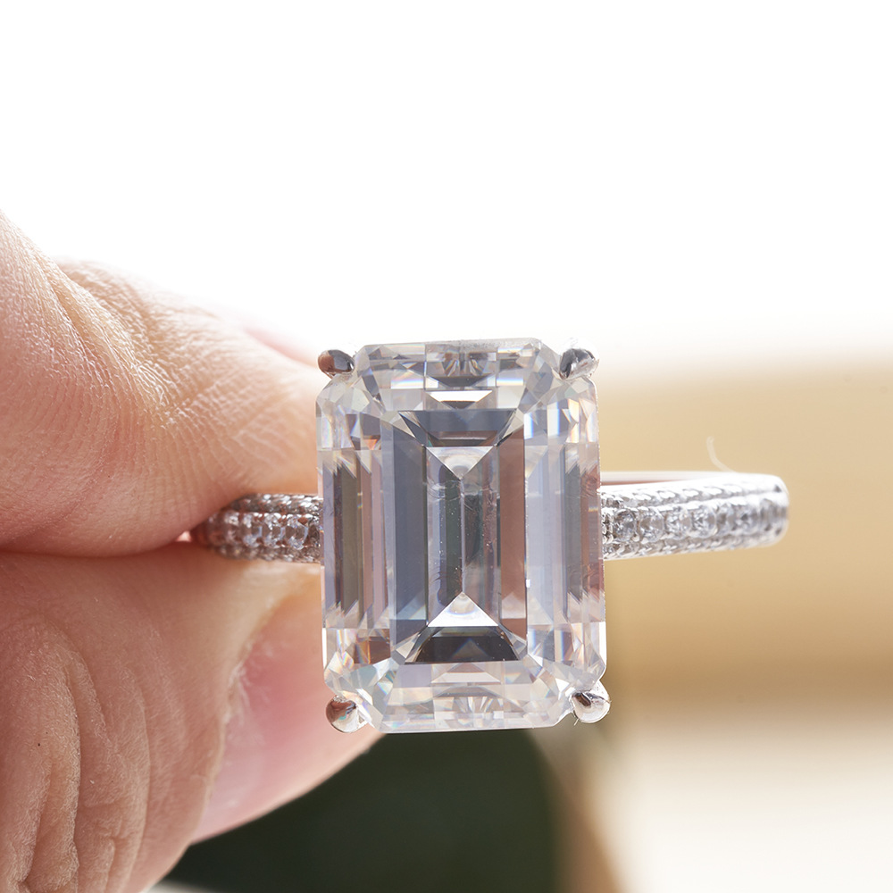 Tiktok comercio exterior transfronterizo venta caliente 10 quilates 10 * 14mm esmeralda corte propuesta de matrimonio anillo de plata S25