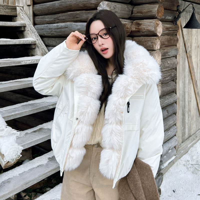 2026 New Winter Women's Short Down Coat with Faux Fox Fur Collar, Fashionable, Loose, Thick, and Elegant Parka 2026 New Winter Women's Short Down Coat with Faux Fox Fur Collar, Fashionable, Loose, Thick, and Elegant Parka