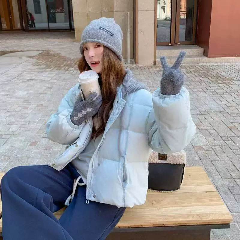 2025冬新款白鸭绒羽绒服女短款针织连帽加厚宽松小个子时尚暖外套
