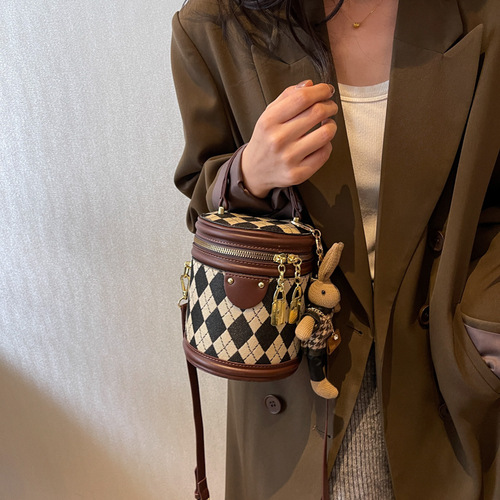Retro versatile small bag for women  spring new fashion niche crossbody bag texture rhombus portable bucket bag
