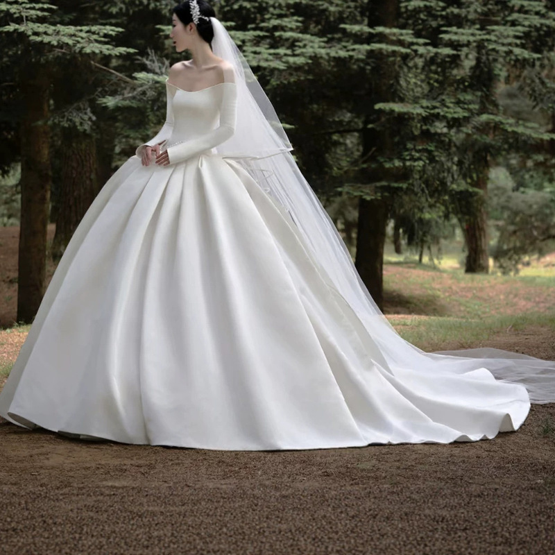 2026 New Long-Sleeve Light Wedding Dress, French Satin, Exquisitely Crafted, Vintage Style with a Train, Forest-Themed Evening Gown for Women, High-End Feel 2026 New Long-Sleeve Light Wedding Dress, French Satin, Exquisitely Crafted, Vintage Style with a Train, Forest-Themed Evening Gown for Women, High-End Feel