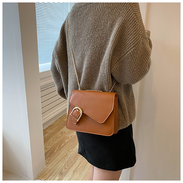 Women's Medium Pu Leather Solid Color Streetwear Square Lock Clasp Square Bag display picture 1